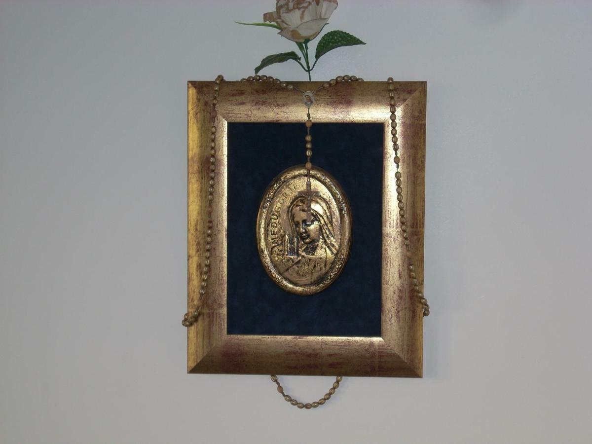 Golden Rose House Panzió Knock  Kültér fotó